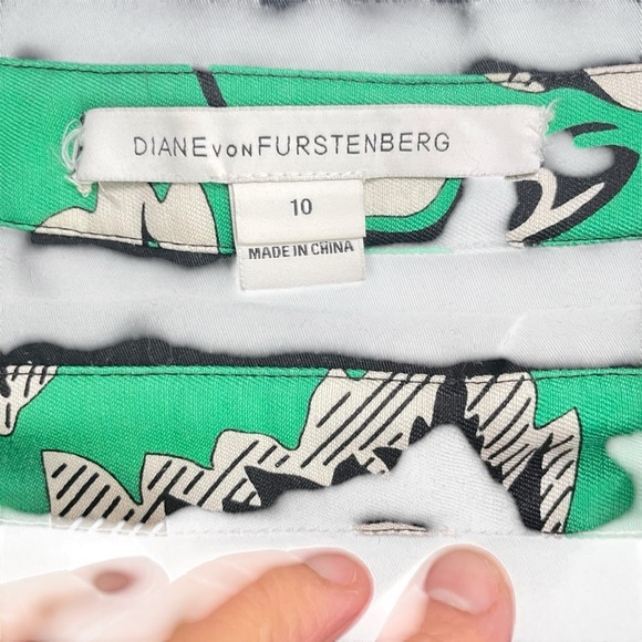 DVF Diane Von Furstenberg
Claire Green Floral Minis Skirt
Size 10 - Picture 8 of 16